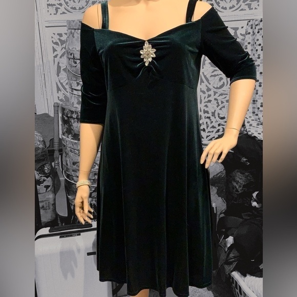 IGIGI Jeweled Velvet Party Dress Plus 22/24 Green Bra-Friendly, 3/4 Sleeves NWOT - Picture 8 of 11